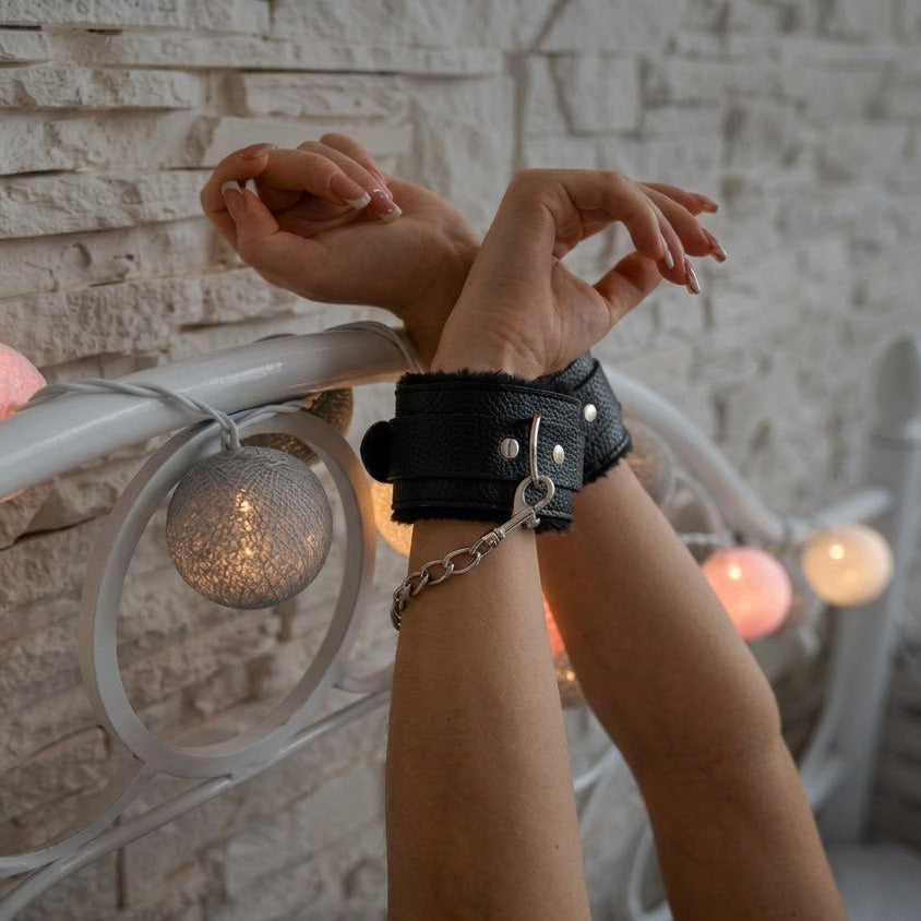 Passione Nera – Set Maschera e Polsiere
